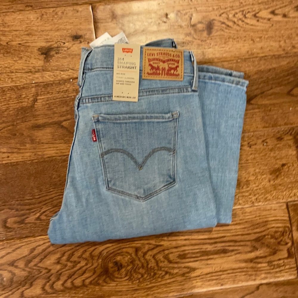 Levi’s women’s jean size 6